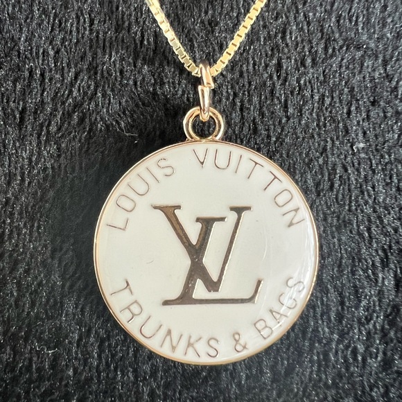 LV zipper pull necklace - Picture 2 of 2